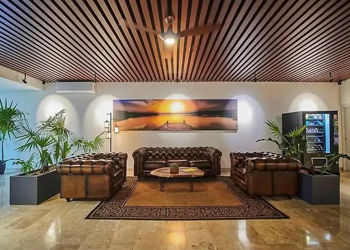 2 Bedroom With Rooftop Pool And Gym